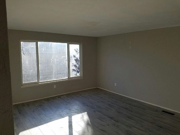 5th image of 1040 S Ferry St APT 3