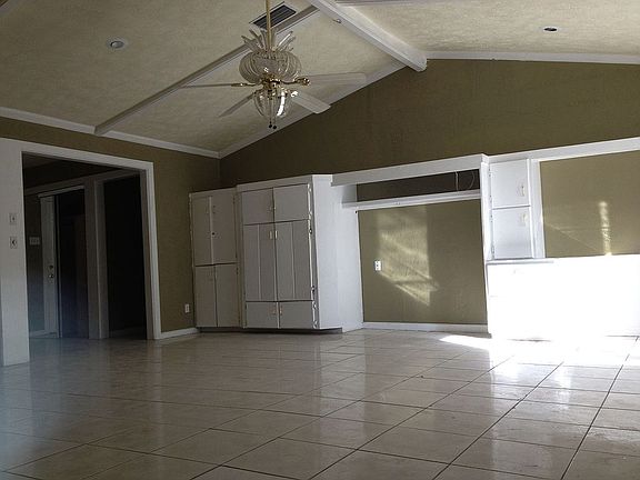 4th image of 1810 Columbia Dr