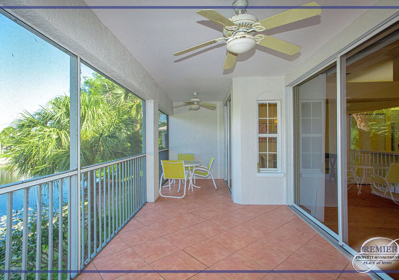 Furnished 3 Bed/2 Bath Villa W/ Garage North Naples Calusa Bay South Gated Lake View — Photo 2