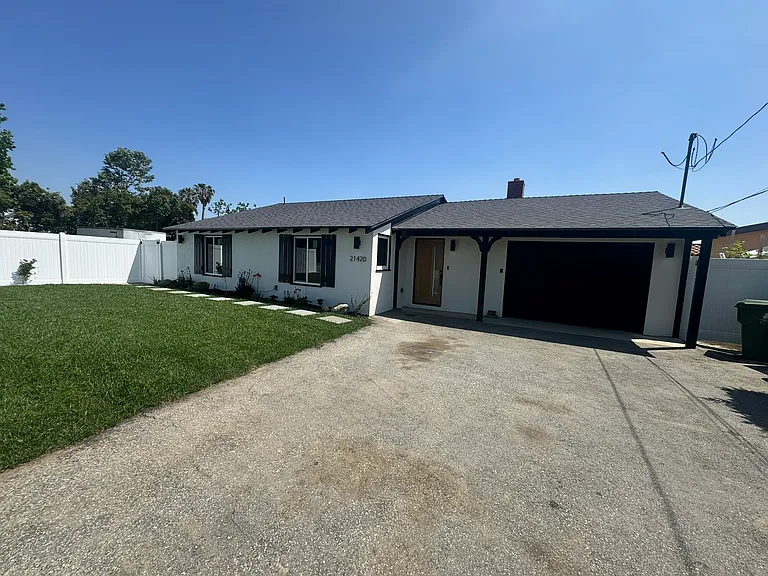 21420 Chatsworth St — Photo 3