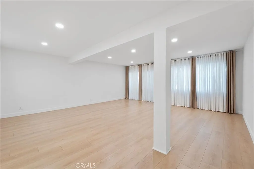 1 bed, 925 sqft, $2,060 — Photo 2
