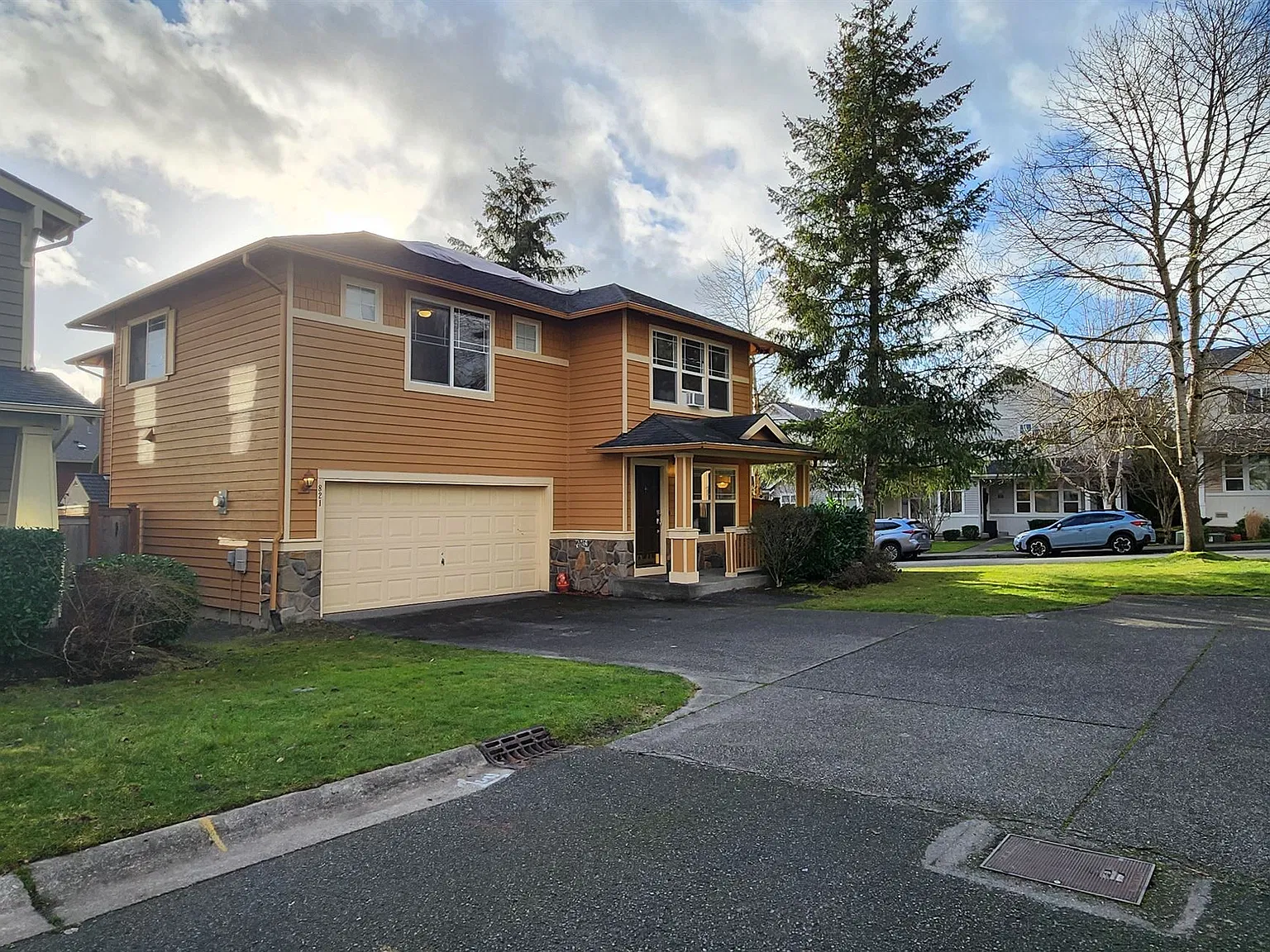 4 bed, 2.5 bath, 2410 sqft, $4,095 — Photo 3