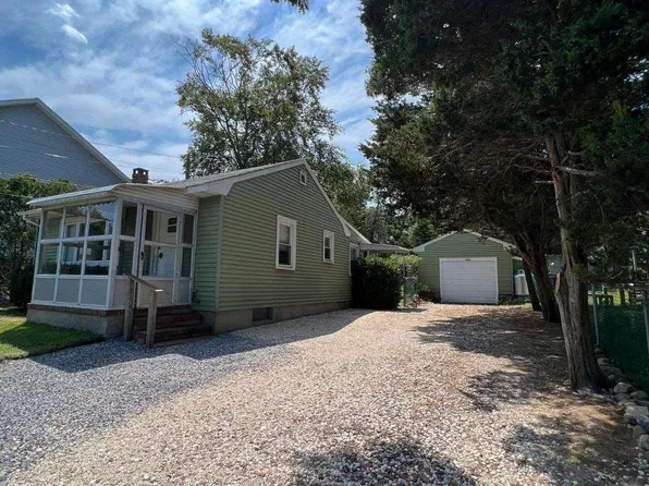 1321 N Sea Road, Southampton, NY 11968