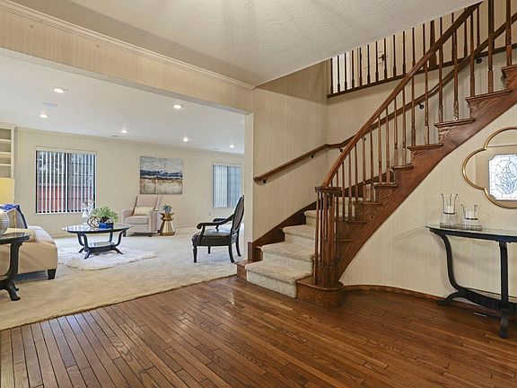 5th image of 201 Royal Oaks Ct