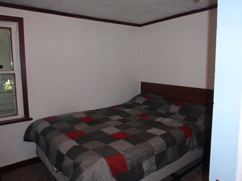 2nd image of 402 W Broadway