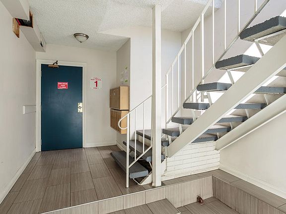 2nd image of 13157 Oxnard St #301