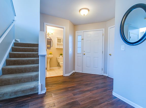 3rd image of 9719 Hillcrest Cir