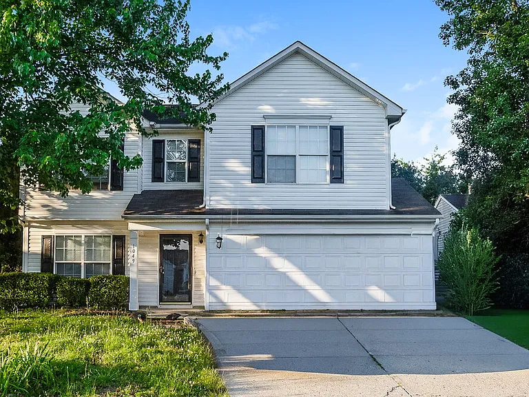1049 Meadowbrook Ln SW — Photo 1
