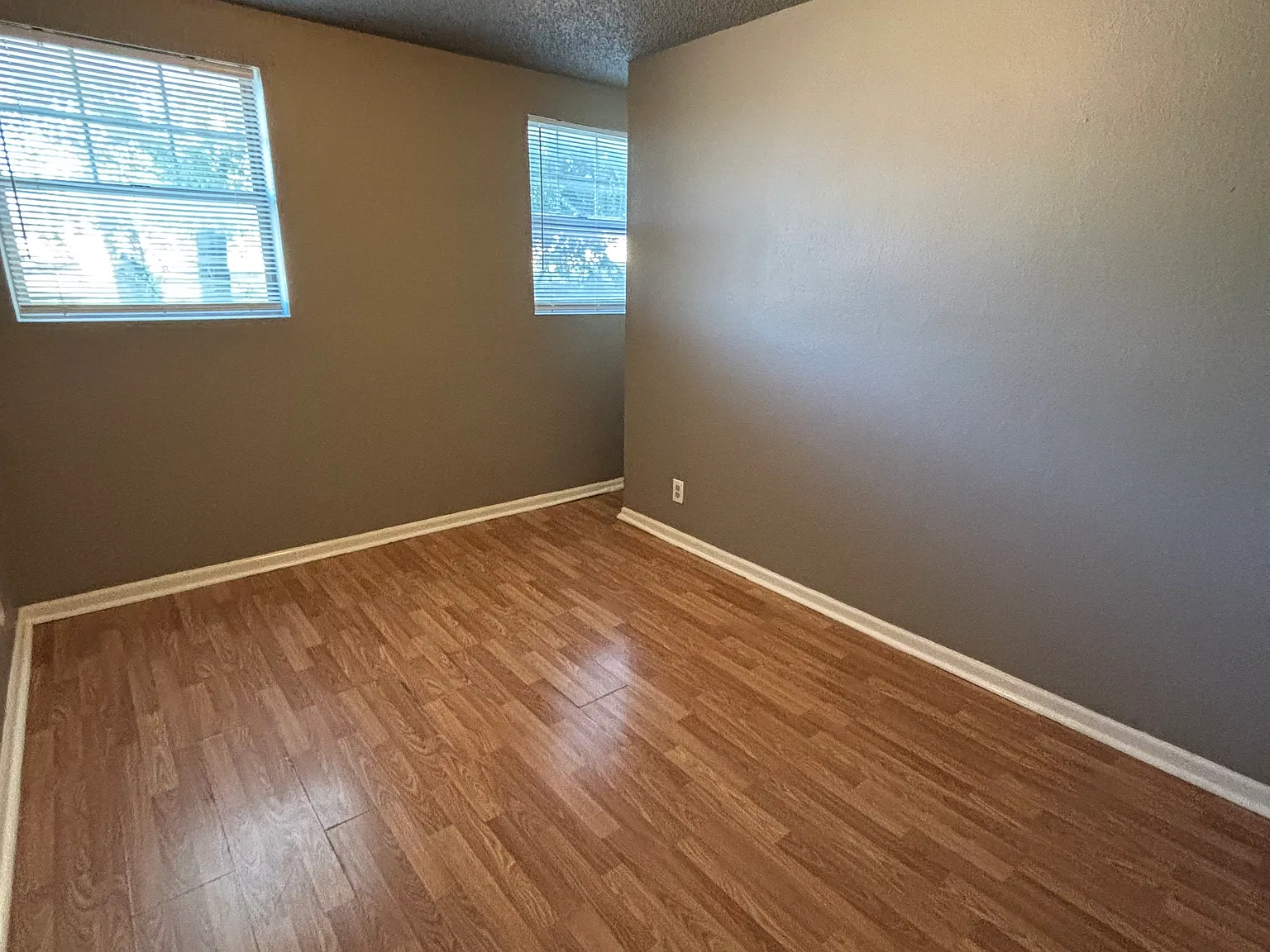 215 W Fairview St — Photo 4