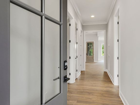 4th image of 105 Arkow Ln