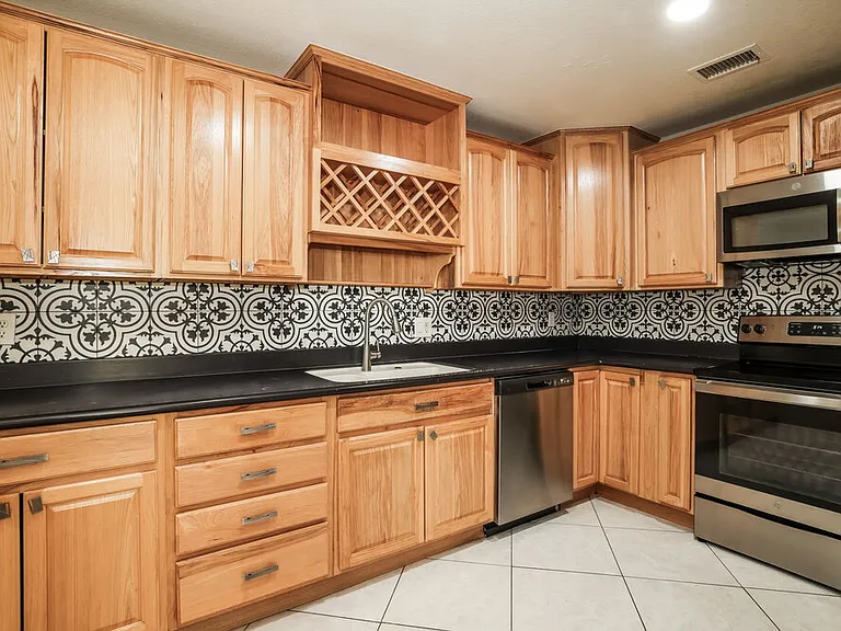 1915 S 39th St #19 — Photo 7