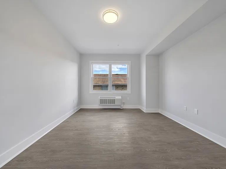 491 Walker St #3C — Photo 9