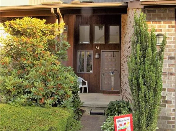 1744 Falcon Dr APT M, Bethlehem, PA 18017