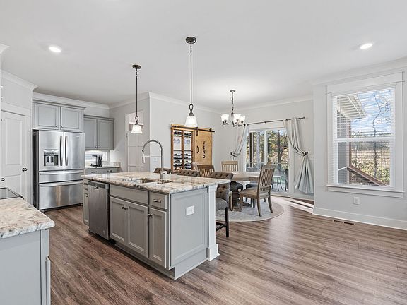 5th image of 1406 Cotillion Dr