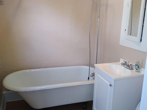 5th image of 635 Tanglewood St APT 1