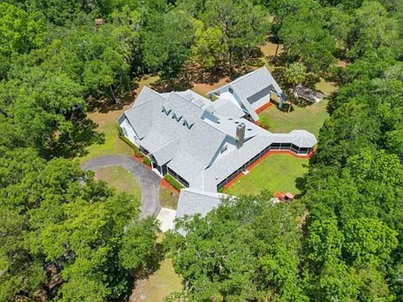 3rd image of 21033 Violet Rd