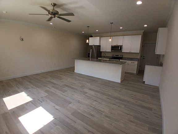 KITCHEN & LIVING ROOM