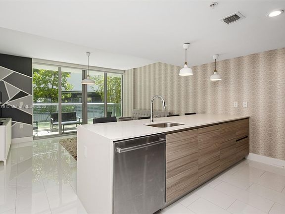 5th image of 6620 Indian Creek Dr Unit 101