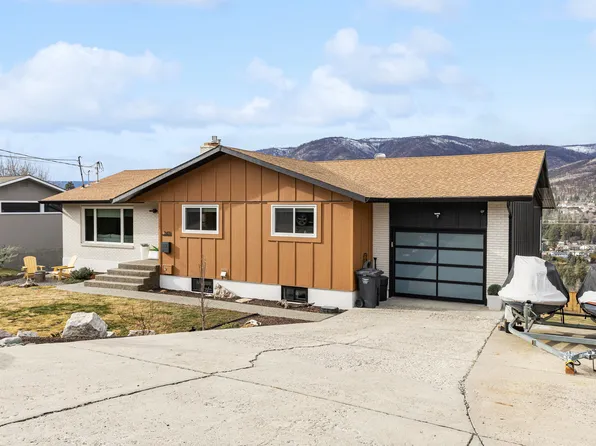 2426 Collingwood Rd, West Kelowna, BC V1Z 2C2