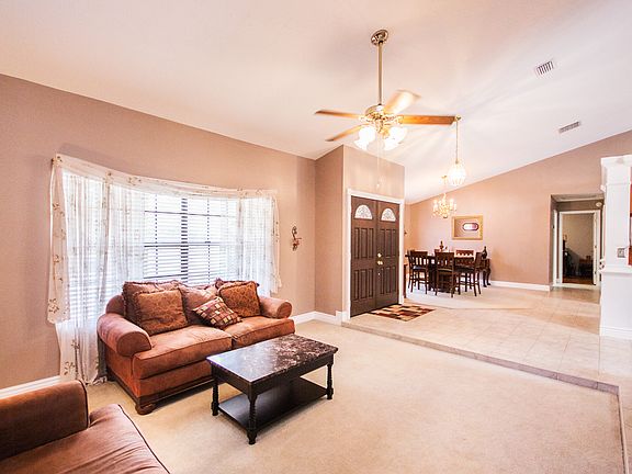 3rd image of 1528 Majestic Oak Dr