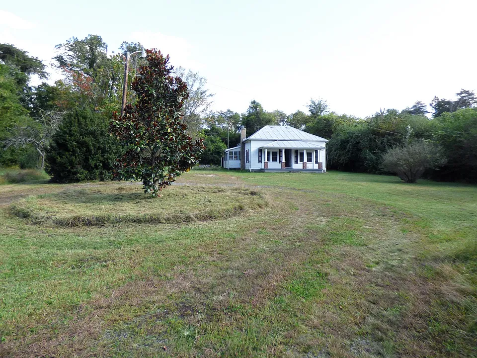 4555 Green Creek Rd