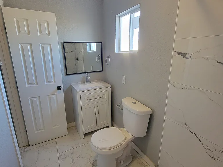 430 Corregidor Ave #B — Photo 13
