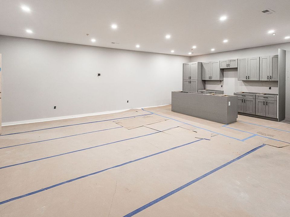 1st image of 1217-19 E Columbia Ave #4