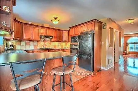 71 Gail Parks Cres — Photo 5