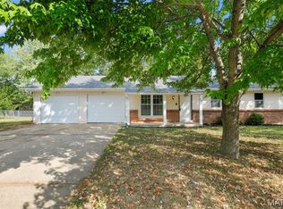 38 Country Ln, Warrenton, MO 63383