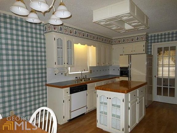 4th image of 315 Pine Valley Dr