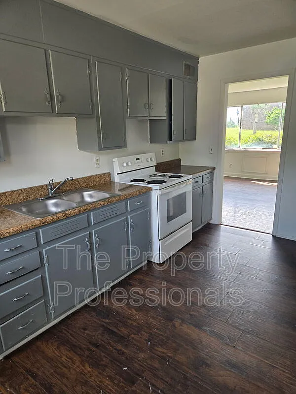 2 bed, 1.0 bath, $850 — Photo 4