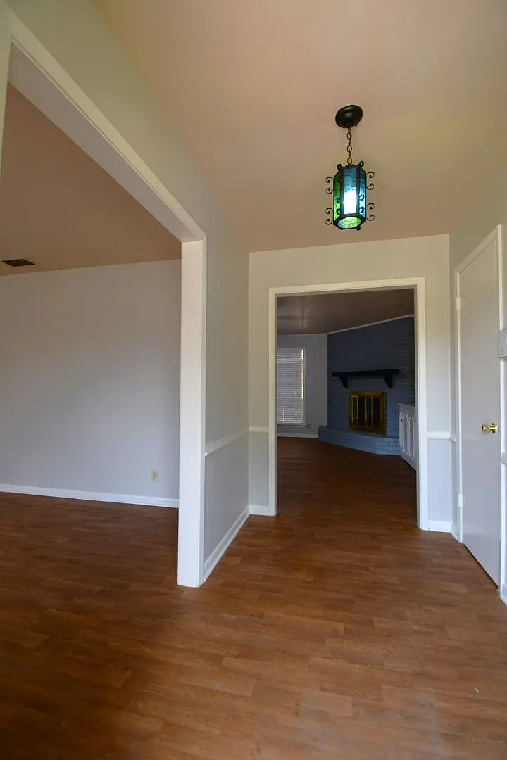 Charming 3 Bedroom, 2 Bath Home In Shady Oaks Addition! — Photo 3