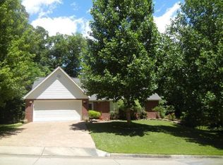 2013 Nuthatch Dr, Jefferson City, MO 65101