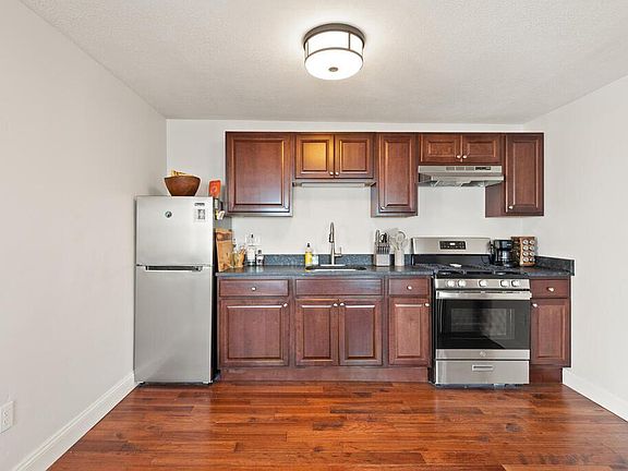 2nd image of 2 Essex St #2R
