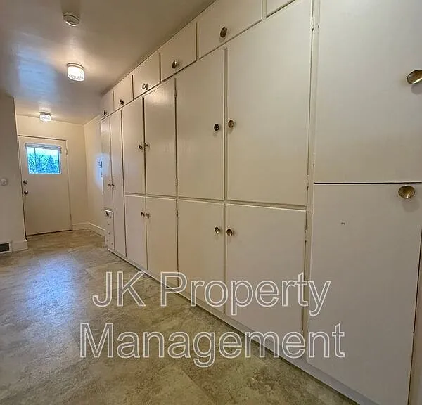 1726 Alder Dr — Photo 17