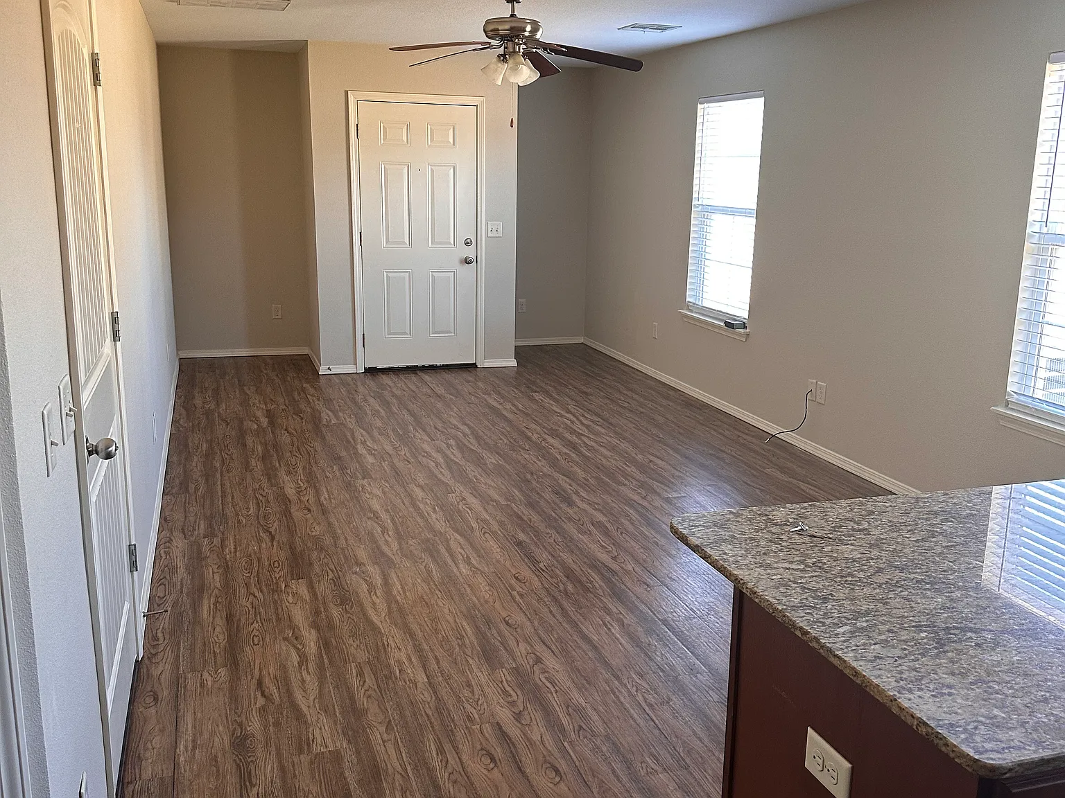 3 bed, 2.5 bath, 1400 sqft, $1,395 — Photo 4