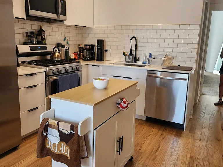 2233 W Cullerton St #2 — Photo 2