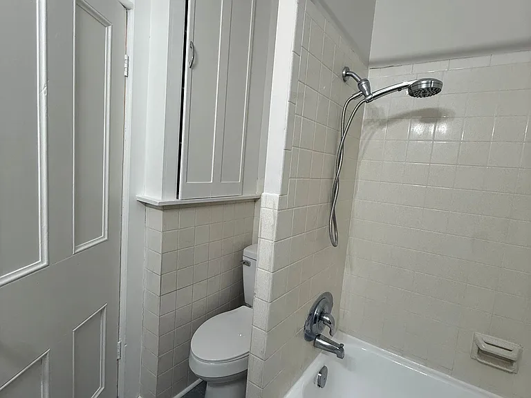 59 B Wellington St E #UPPER — Photo 17