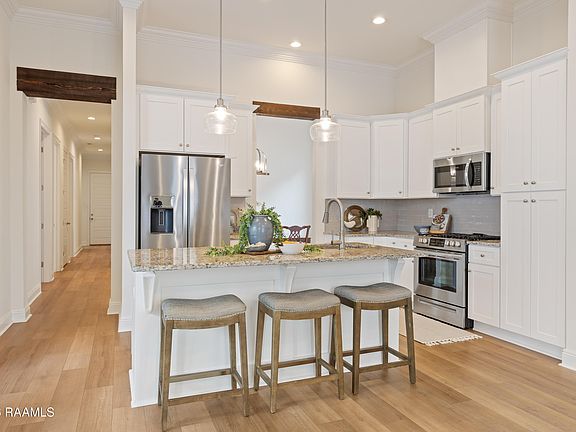 5th image of 303 Manor House Ln