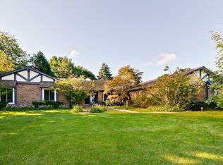 12 Old Barn Rd, Hawthorn Woods, IL 60047