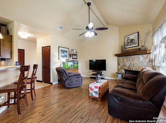 5th image of 514 Lazy Oak Ln