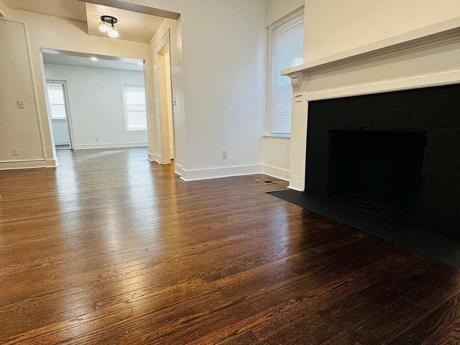 6 bed, 2.5 bath, 3427 sqft, $2,695 — Photo 3