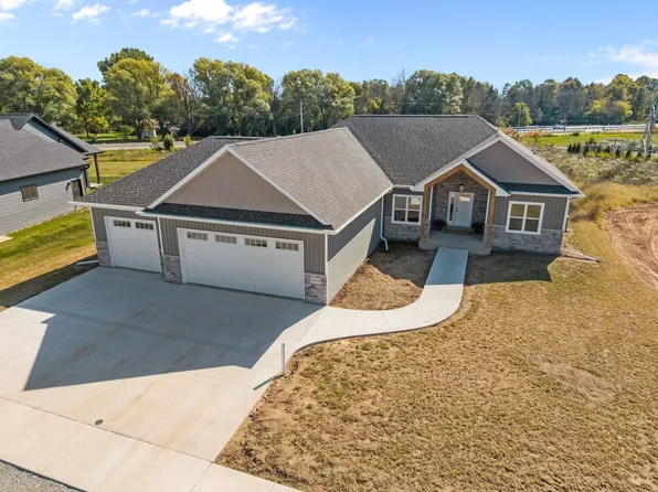 W5759 Roundstone Pl, Menasha, WI 54952
