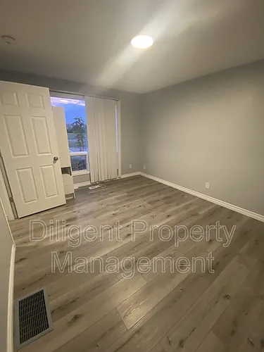 260 Lansdowne St W Photo 1