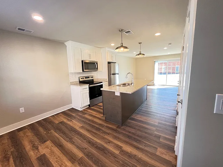 82 Saint James Ct — Photo 20