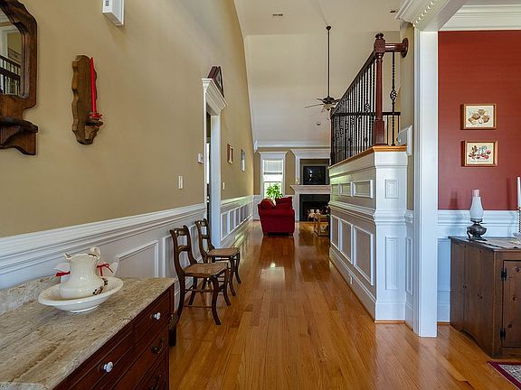 Foyer : Dinning Rt, FR Ahead