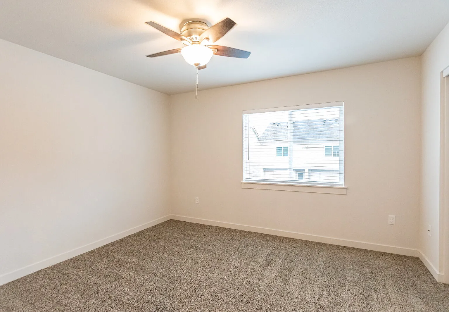 2 bed, 1.5 bath, 1015 sqft, $1,659 — Photo 4