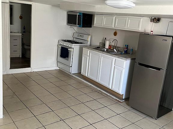 5th image of 2316 N Moody Ave #B
