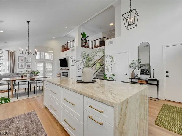 332 Jolly January Ave, Las Vegas, NV 89183