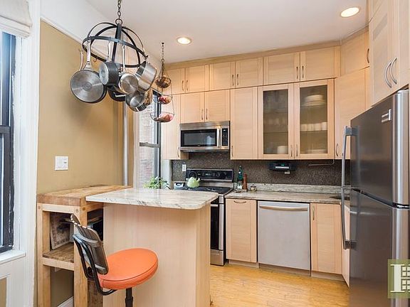 2nd image of 237 W 109th St APT 4D
